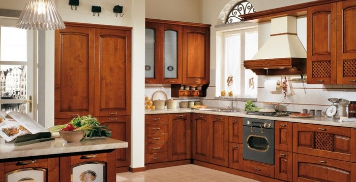 La cucina in legno: un classico senza tempo Foto cucine classiche legno